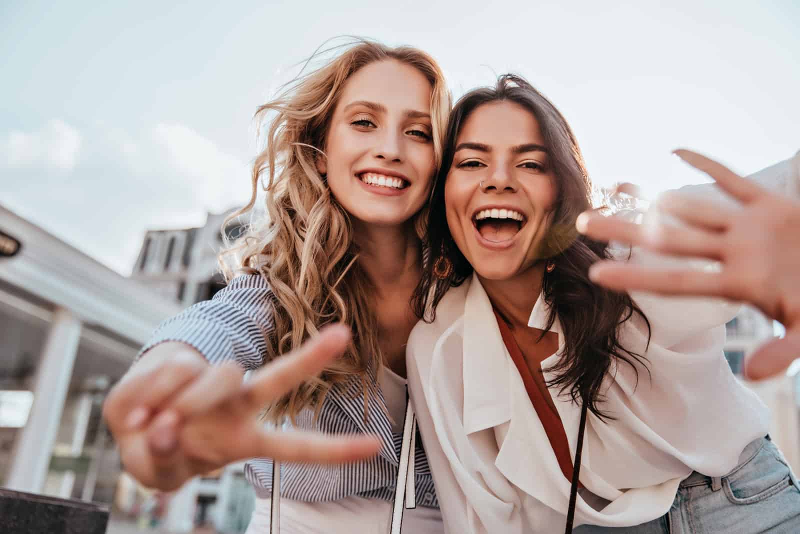 two pretty female best friends