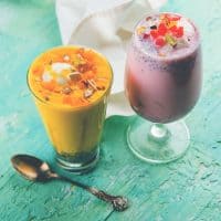 falooda sobre la mesa