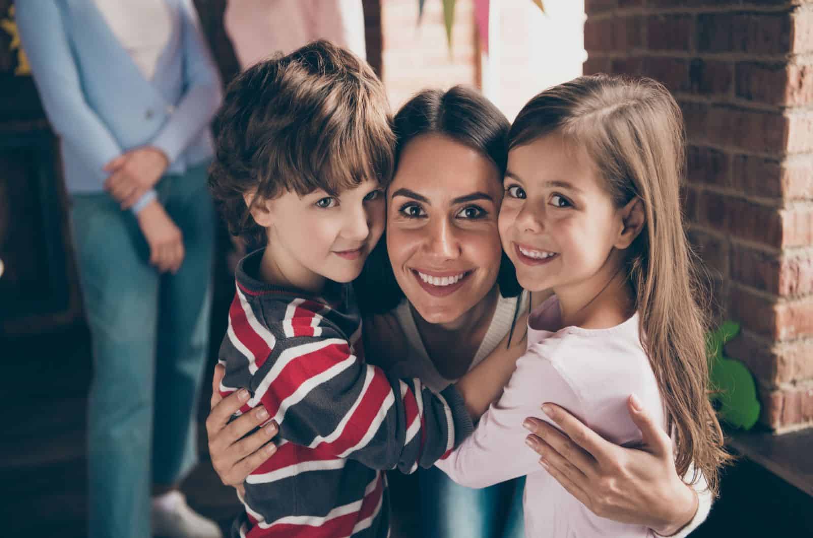 aunt with her nieces posing