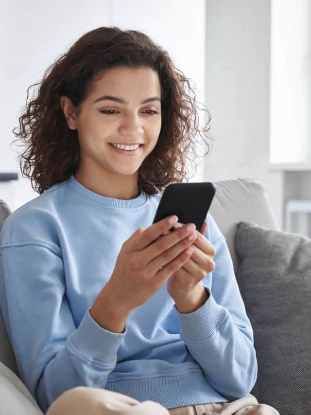 woman texting her ex boyfriend