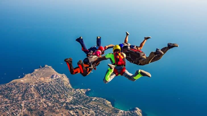 <strong>Las 100 mejores frases de paracaidismo para inspirarte a saltar</strong>