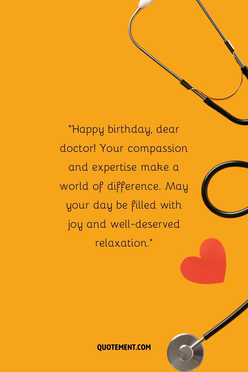 fondo naranja con un estetoscopio que representa deseos de feliz cumpleaños al médico