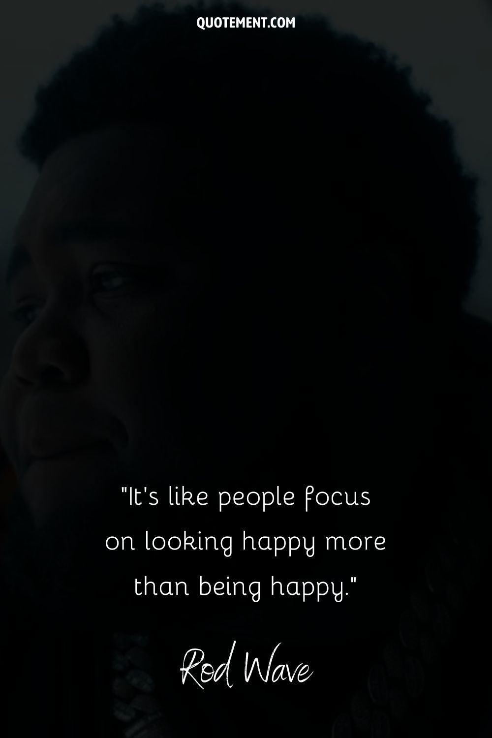 "Es como si la gente se centrara más en parecer feliz que en serlo". - Rod Wave