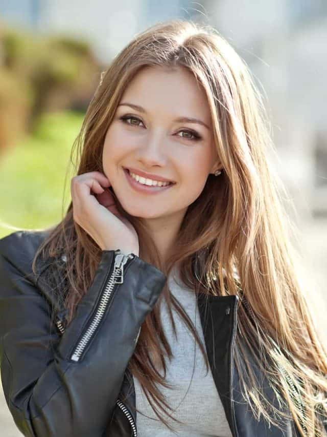 young beautiful woman posing outdoor