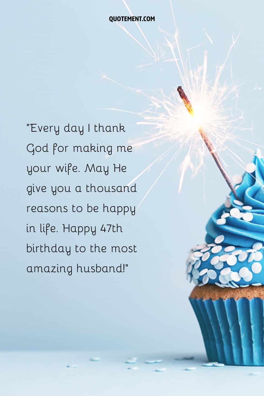 Heartwarming message for a husband who turns 47 and a blue birthday cupcake next to it
