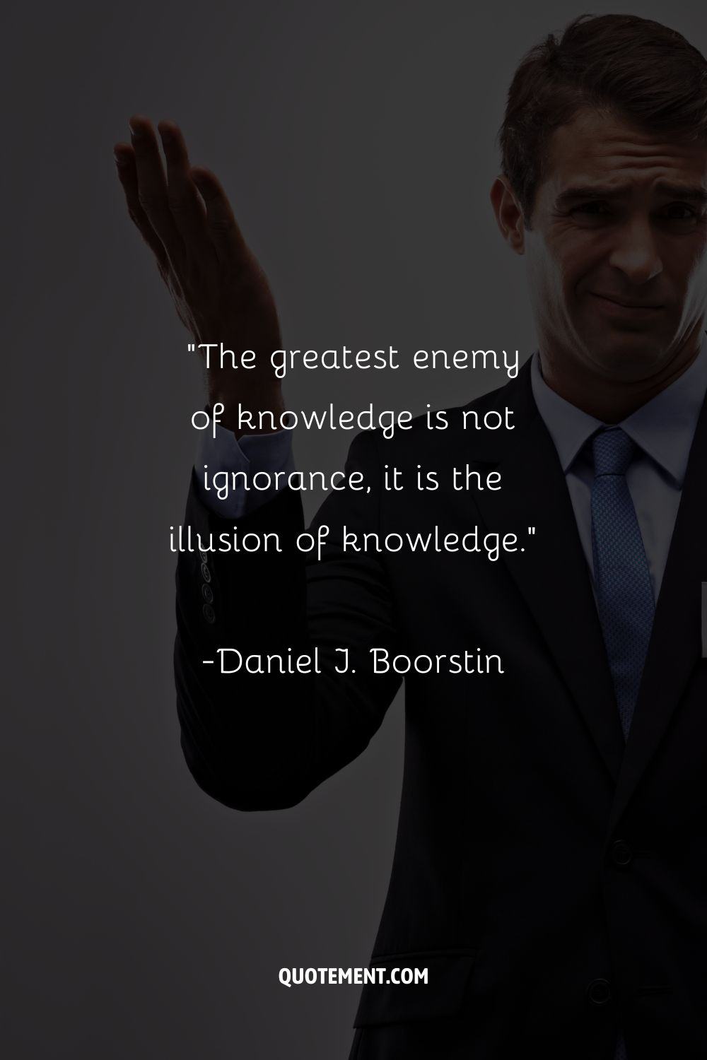 "El mayor enemigo del conocimiento no es la ignorancia, es la ilusión del conocimiento".