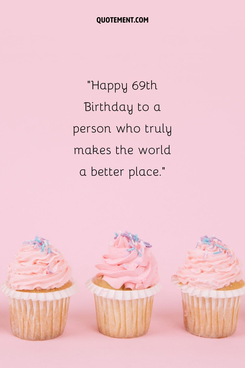Feliz 69 cumpleaños a una persona que realmente hace del mundo un lugar mejor.