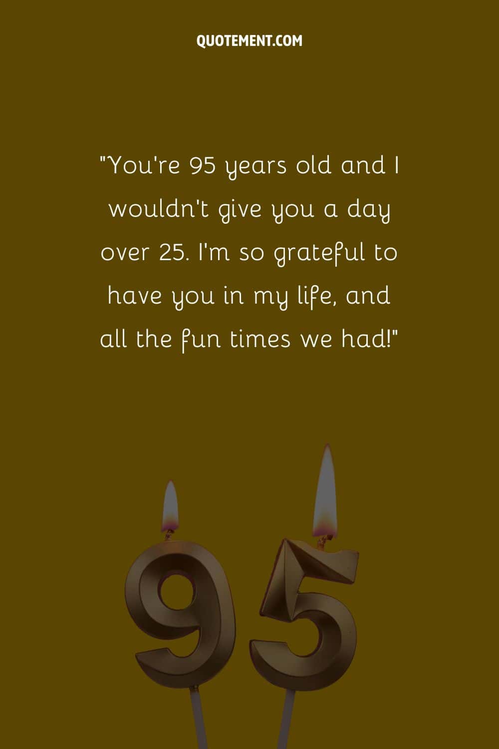 "Tienes 95 años y yo no te daría ni un día más de 25. Estoy tan agradecida de tenerte en mi vida, ¡y de todos los momentos divertidos que pasamos!".