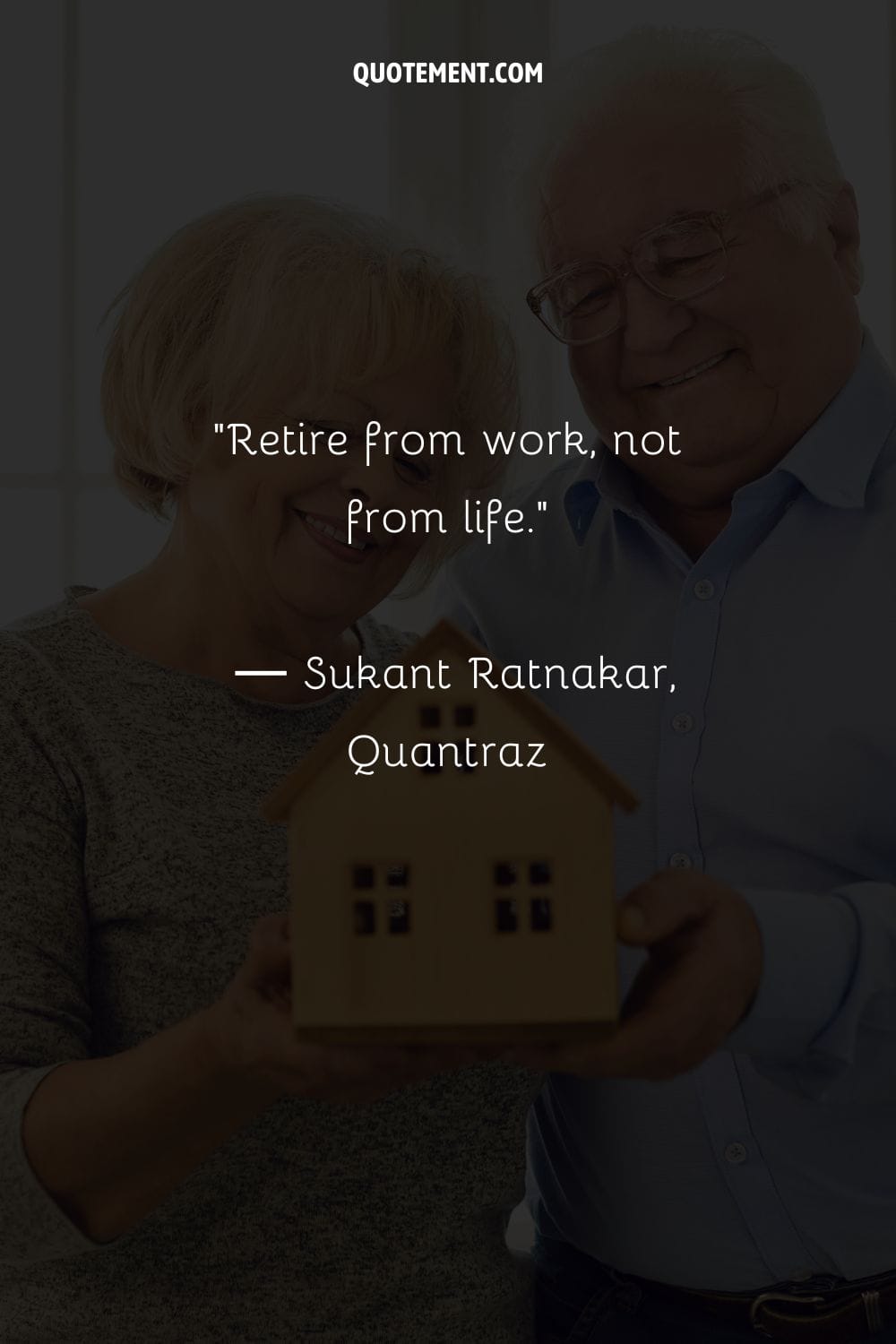 An older couple smiling representing funny advice for retirement