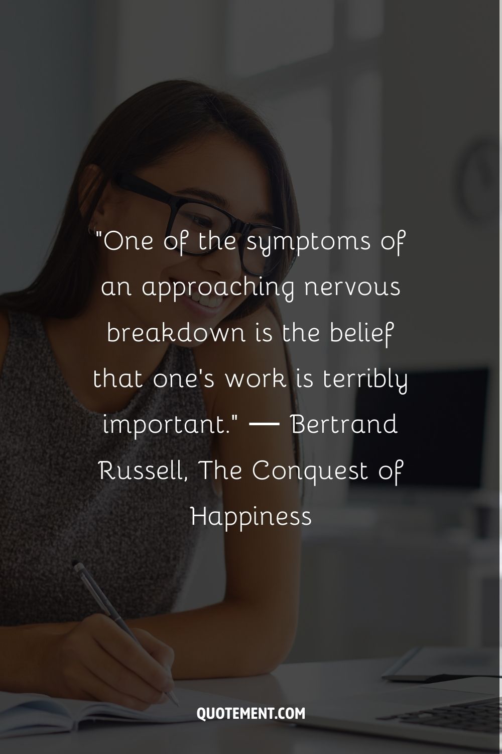 "Uno de los síntomas de la proximidad de un ataque de nervios es la creencia de que el trabajo de uno es terriblemente importante". - Bertrand Russell, La conquista de la felicidad