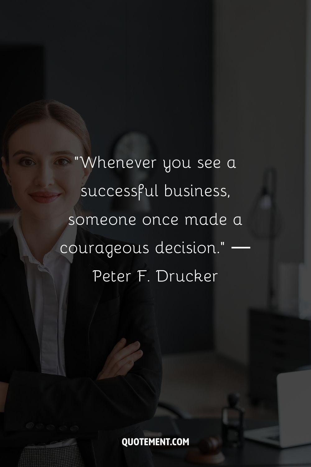 "Siempre que veas una empresa de éxito, alguien tomó alguna vez una decisión valiente". - Peter F. Drucker