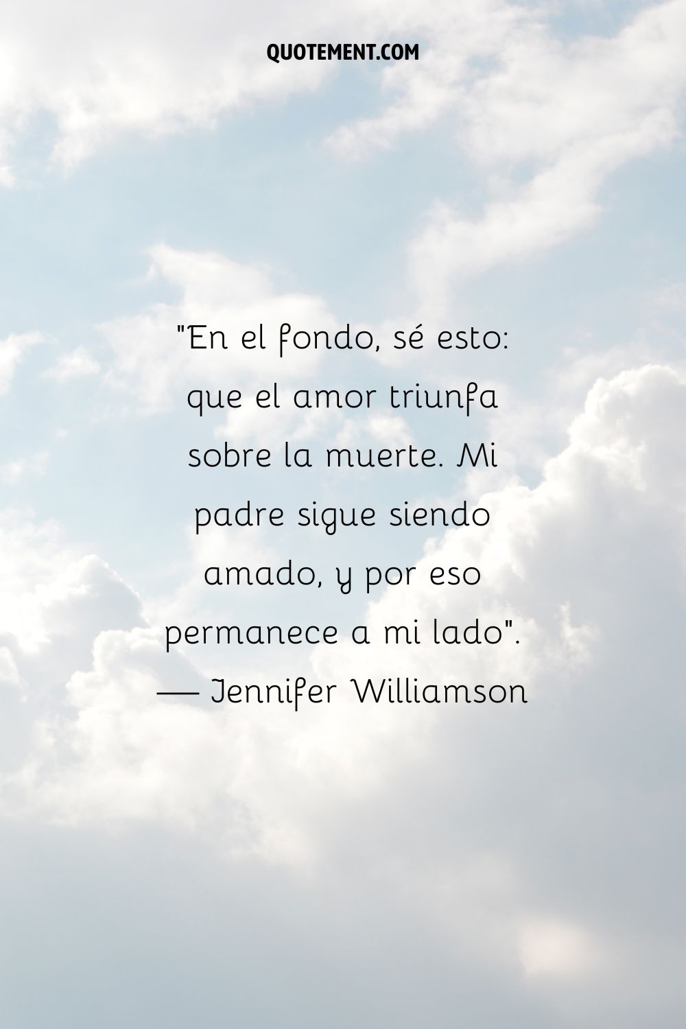 Un cielo sereno que representa la cita más maravillosa del feliz Día del Padre en el cielo