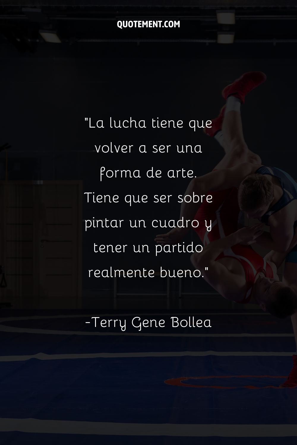 un luchador derriba a su oponente en un movimiento decisivo