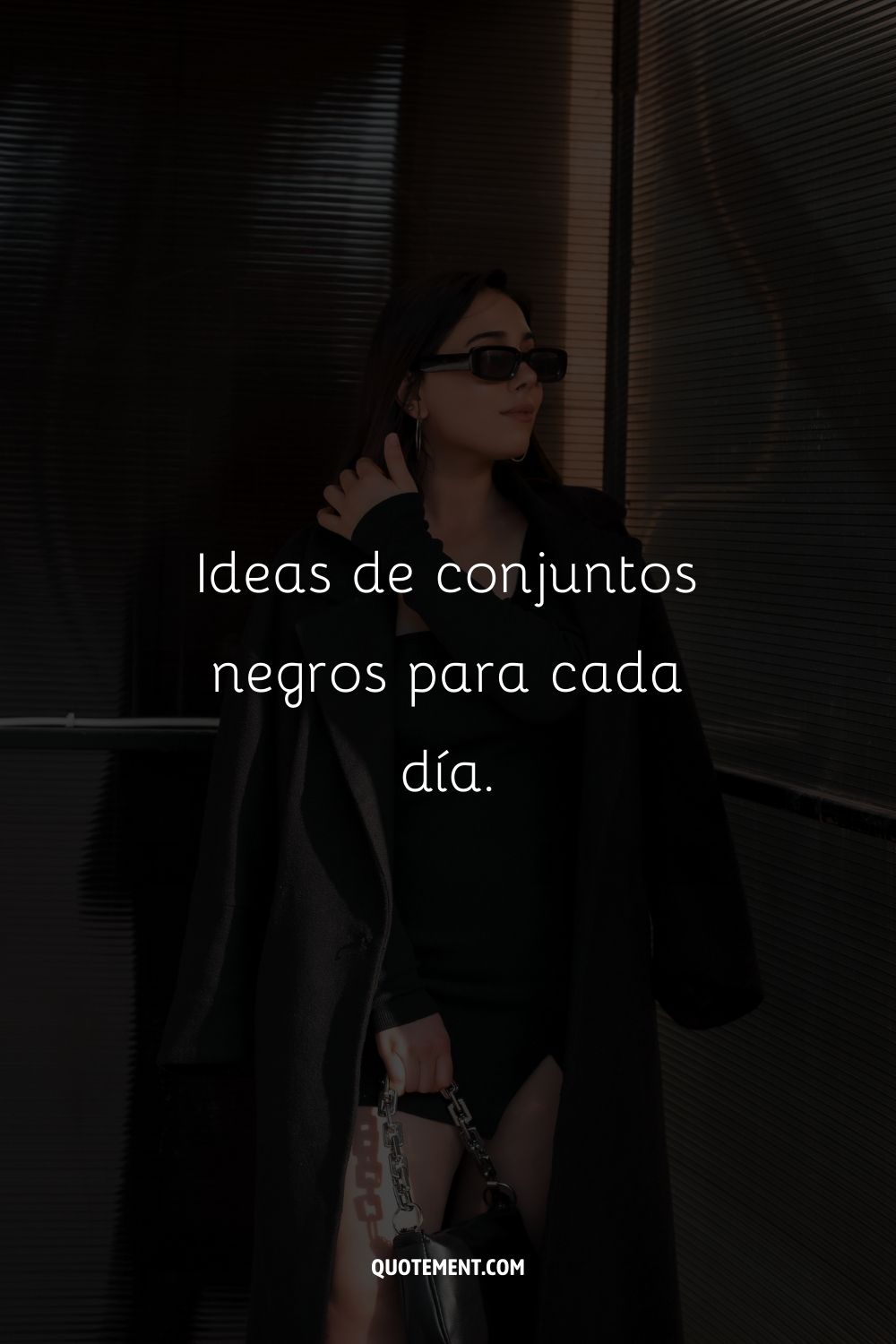 Ideas de conjuntos negros para cada día.