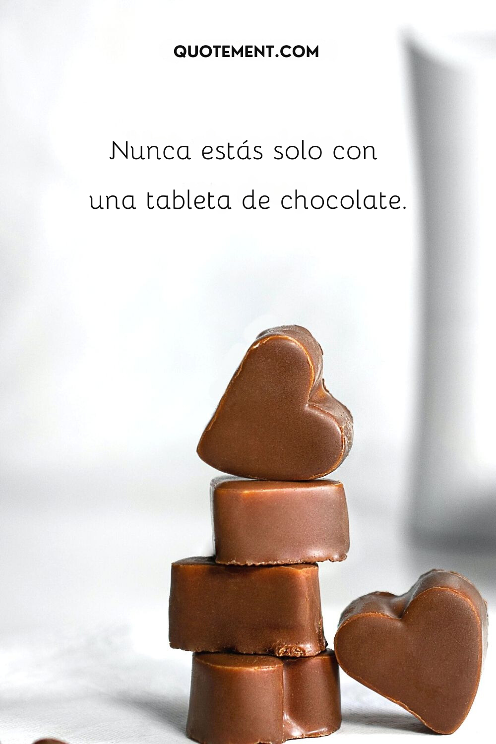 Nunca se está solo con una tableta de chocolate.