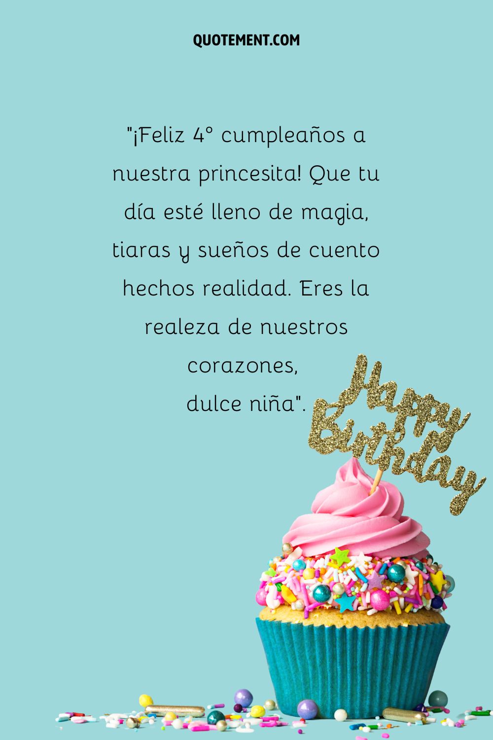 cupcake azul y rosa que representa el deseo de cumpleaños de una niña de 4 años