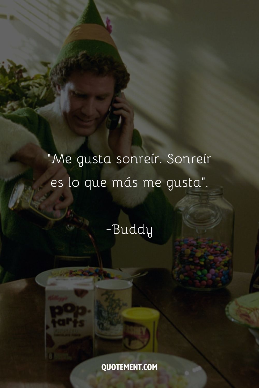 Imagen de Buddy contestando al teléfono.