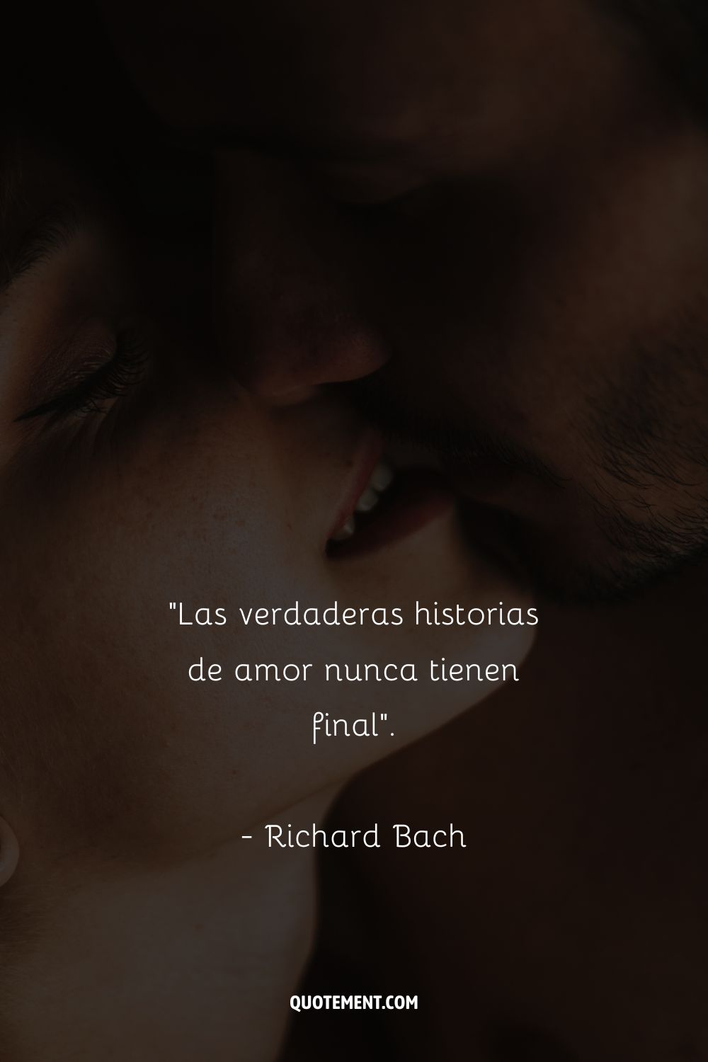 Las verdaderas historias de amor nunca tienen final. - Richard Bach