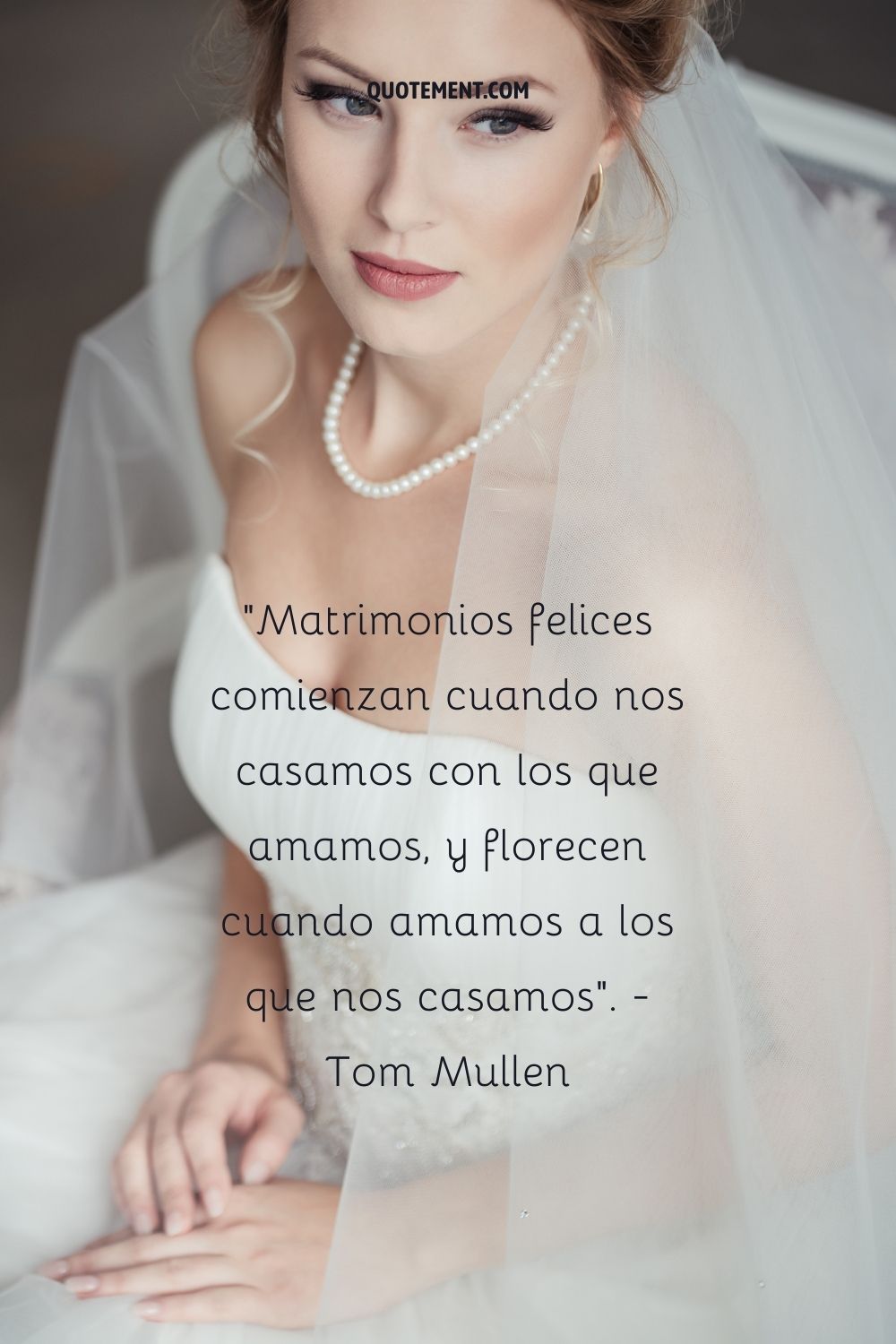 Los matrimonios felices empiezan cuando nos casamos con quienes amamos, y florecen cuando amamos a quienes nos casamos. - Tom Mullen