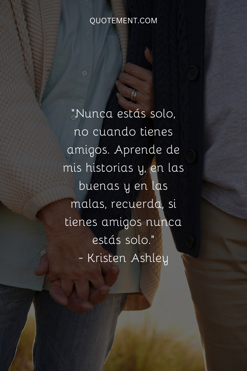 "Nunca estás solo, no cuando tienes amigos. Aprende de mis historias y, en las buenas y en las malas, recuerda que si tienes amigos nunca estás solo." - Kristen Ashley