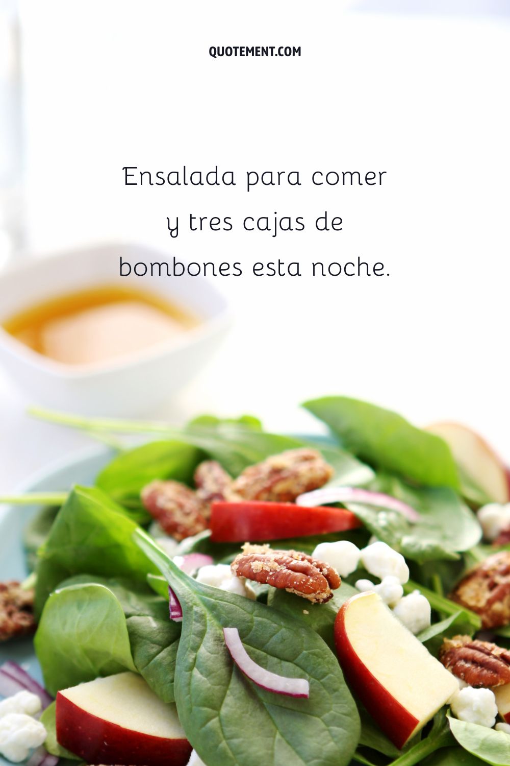 ¡Ensalada para comer y tres cajas de bombones esta noche!