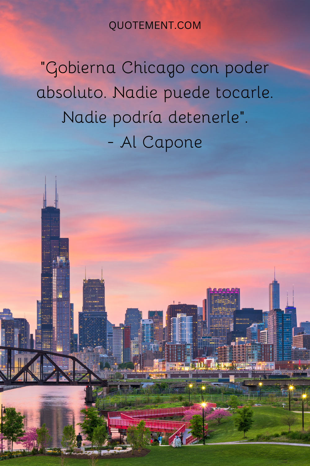 "Gobierna Chicago con poder absoluto. Nadie puede tocarle. Nadie podría detenerlo". - Al Capone