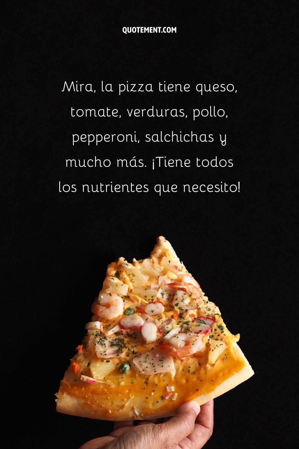 Mira, la pizza tiene queso, tomate, verduras, pollo, pepperoni, salchichas y mucho más. Tiene todos los nutrientes que necesito