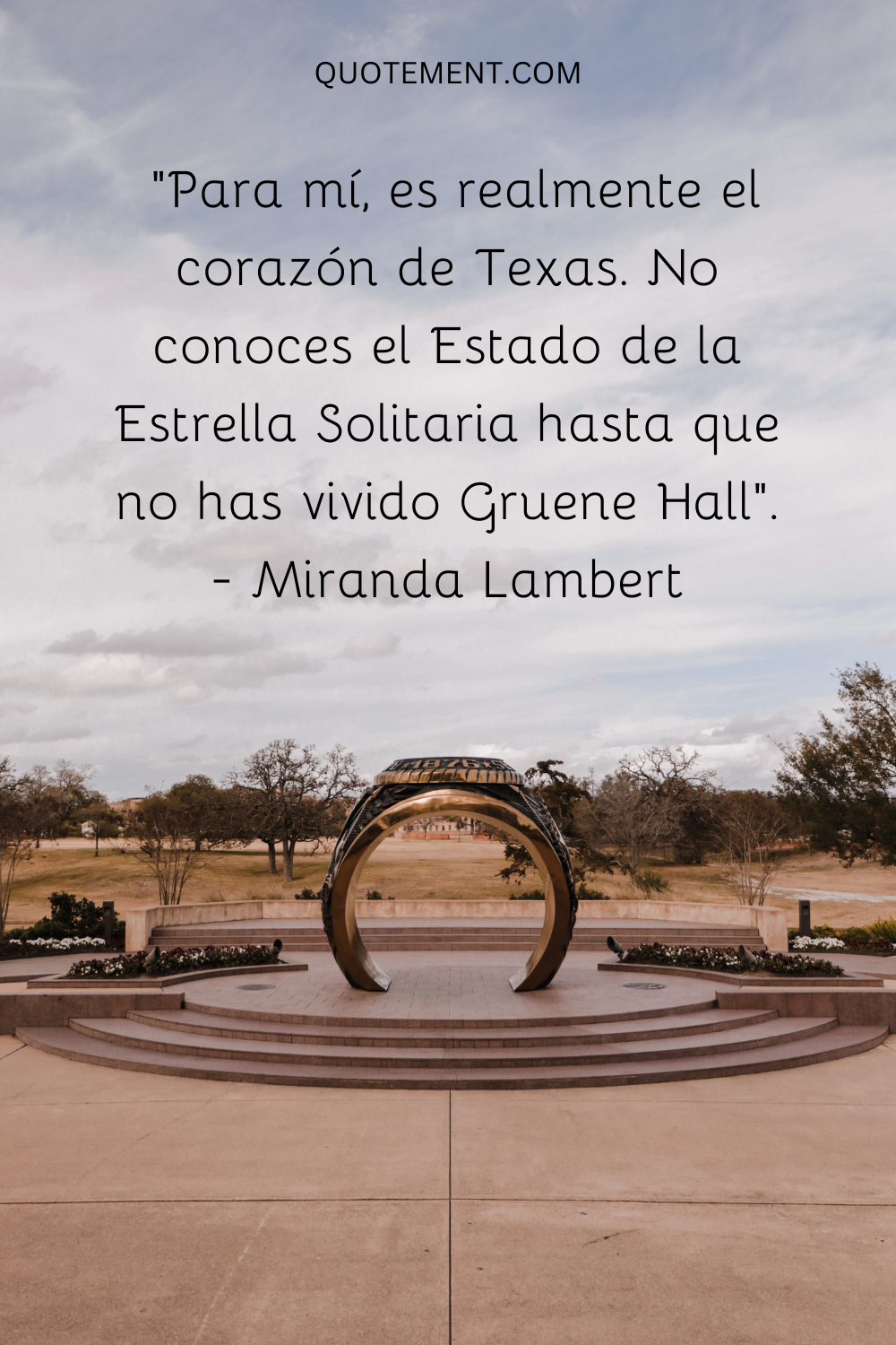 Para mí, es realmente el corazón de Texas. No se conoce el Estado de la Estrella Solitaria hasta que no se conoce Gruene Hall. - Miranda Lambert