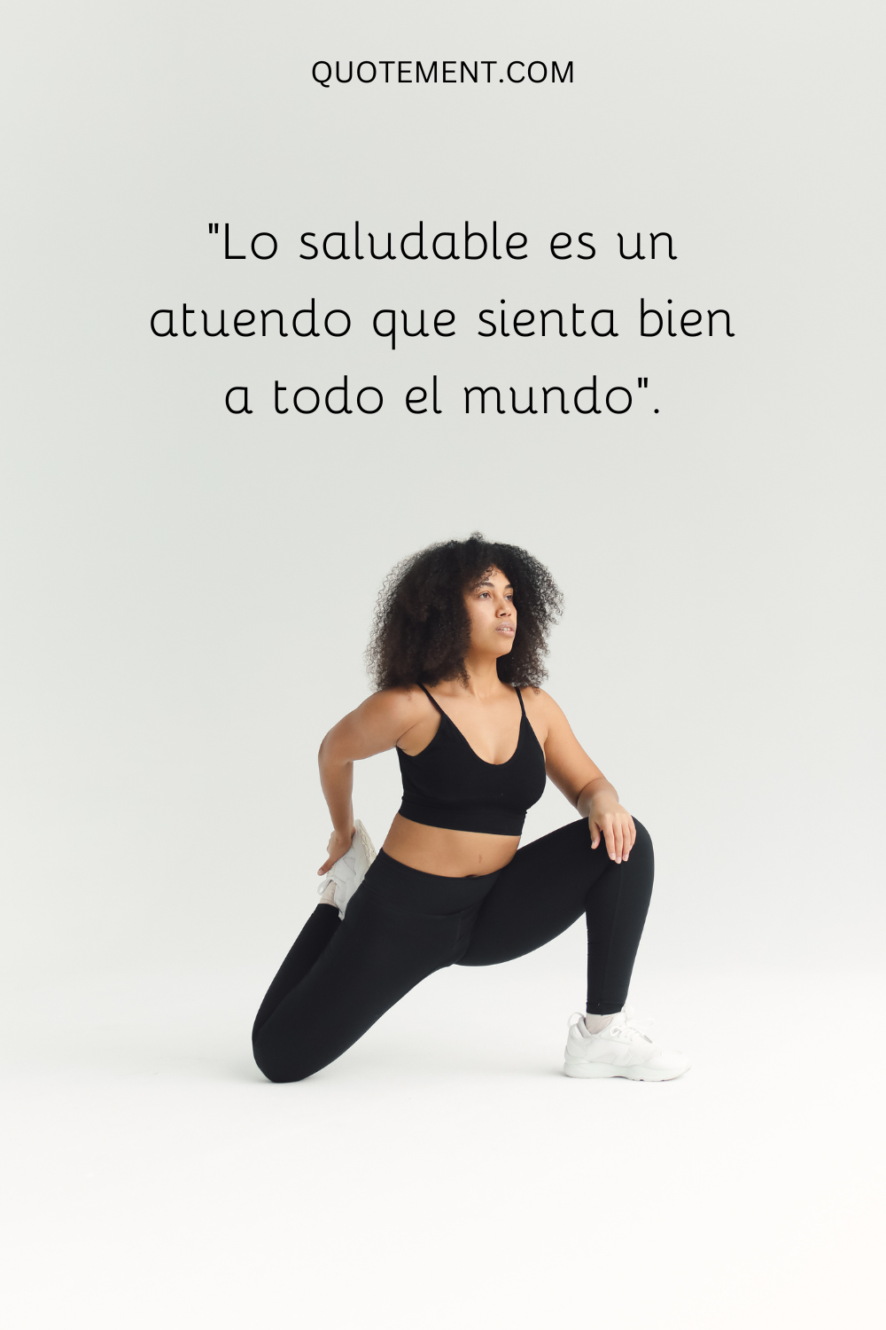 imagen de una chica levantando representando cita de entrenamiento para la salud