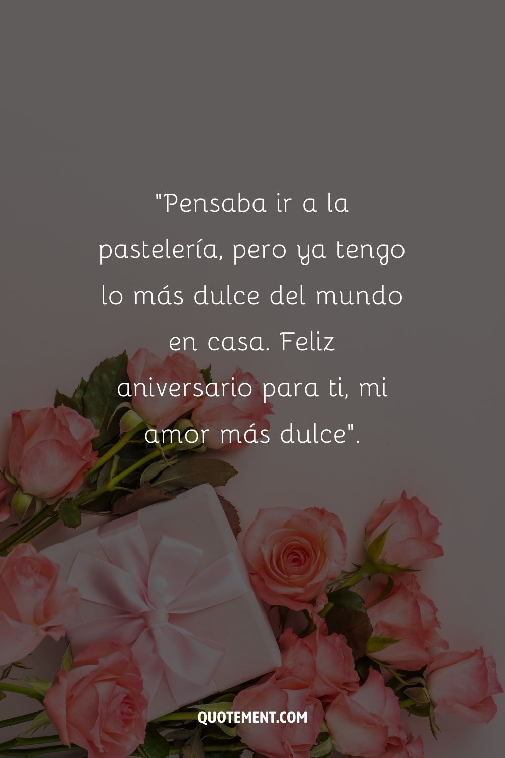 Rosas rojas con su rico color y pétalos detallados