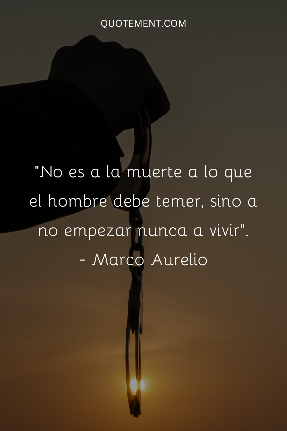 "No es a la muerte a lo que el hombre debe temer, sino a no empezar nunca a vivir". - Marco Aurelio