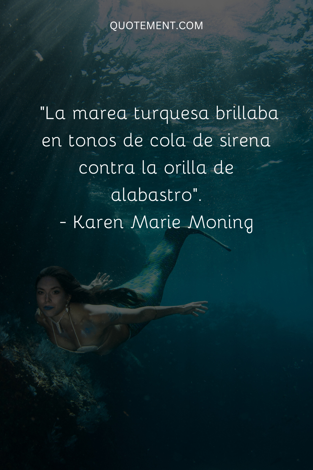 "La marea turquesa brillaba en tonos de cola de sirena contra la orilla de alabastro". - Karen Marie Moning