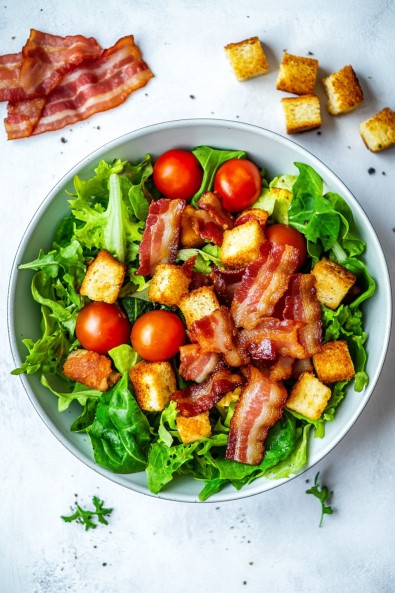 fresh-lettuce-juicy-tomatoes-crispy-bacon-and-crunchy-croutons-all-together-in-a-large-bowl